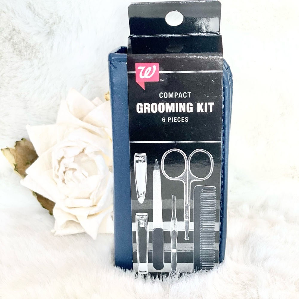 New with tags COMPACT GROOMING KIT 6 PC. Pocket comb, Finger & Toe nail clippers - Picture 1 of 4
